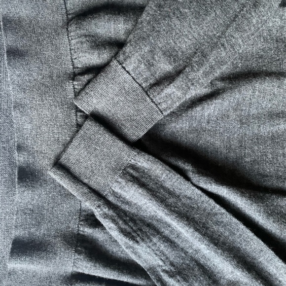 SOLD| Unisex zara sweater - Picture 4 of 4